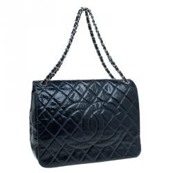 مملوكة مسبقًا Chanel Navy Blue Quilted Glazed Leather CC Logo Flap Shoulder Bag