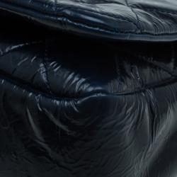 مملوكة مسبقًا Chanel Navy Blue Quilted Glazed Leather CC Logo Flap Shoulder Bag