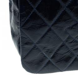 مملوكة مسبقًا Chanel Navy Blue Quilted Glazed Leather CC Logo Flap Shoulder Bag