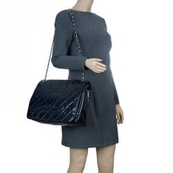 مملوكة مسبقًا Chanel Navy Blue Quilted Glazed Leather CC Logo Flap Shoulder Bag