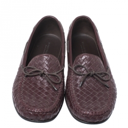 Pre Owned حذاء لوفرز بوتيغا فنيتا فيونكة جلد أنترشياتو عنابي مقاس 42.5