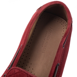 مملوكة مسبقًا Bottega Veneta Red Intrecciato Suede Bow Slip On Loafers Size 42