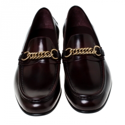 مملوكة مسبقًا Burberry Burgundy Leather Solway Chain Detail Slip On Loafers Size 44.5