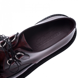 Pre Owned حذاء أوكسفورد بربري برباط جلد مجدول أحمر وأسود مقاس 45