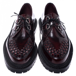 Pre Owned حذاء أوكسفورد بربري برباط جلد مجدول أحمر وأسود مقاس 45