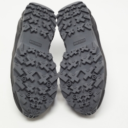 مملوكة مسبقًا Burberry Navy Blue/Black Nylon and Rubber Arthur Low Top Sneakers Size 46