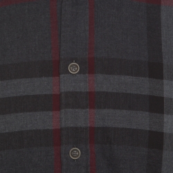  مملوكة مسبقًا  قميص بربري لندن بأزرار على الوجه وأكمام طويلة قطن كاروهات رصاصي M