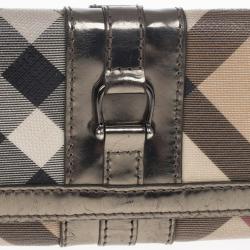 مملوكة مسبقًا Burberry Nova Check Continental Wallet