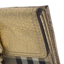 مملوكة مسبقًا Burberry Gold Nova Haymarket Check Compact Wallet
