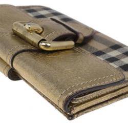 مملوكة مسبقًا Burberry Gold Nova Haymarket Check Compact Wallet
