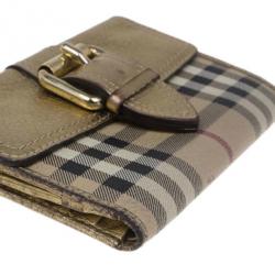 مملوكة مسبقًا Burberry Gold Nova Haymarket Check Compact Wallet