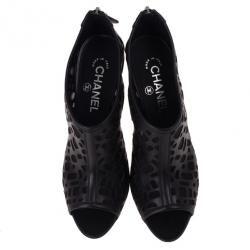 مملوكة مسبقًا Chanel Black Leather Cut Out Ankle Boots 38