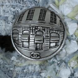 Pre Owned جاكيت شانيل بوسله رمادي L