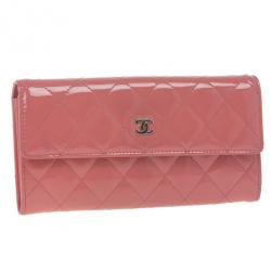 مملوكة مسبقًا Chanel Pink Patent Quilted Continental Wallet