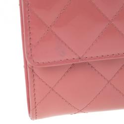 مملوكة مسبقًا Chanel Pink Patent Quilted Continental Wallet