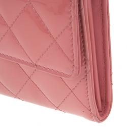 مملوكة مسبقًا Chanel Pink Patent Quilted Continental Wallet
