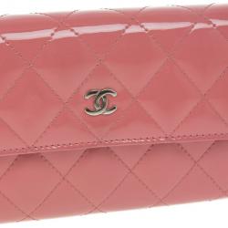 مملوكة مسبقًا Chanel Pink Patent Quilted Continental Wallet