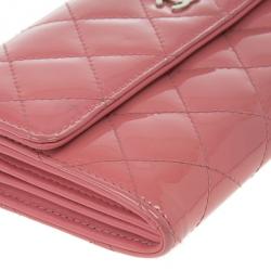 مملوكة مسبقًا Chanel Pink Patent Quilted Continental Wallet