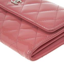 مملوكة مسبقًا Chanel Pink Patent Quilted Continental Wallet