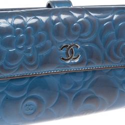 مملوكة مسبقًا Chanel Blue Lambskin Embossed Camellia Wallet