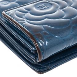 مملوكة مسبقًا Chanel Blue Lambskin Embossed Camellia Wallet