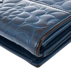 مملوكة مسبقًا Chanel Blue Lambskin Embossed Camellia Wallet