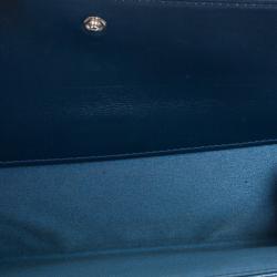 مملوكة مسبقًا Chanel Blue Lambskin Embossed Camellia Wallet