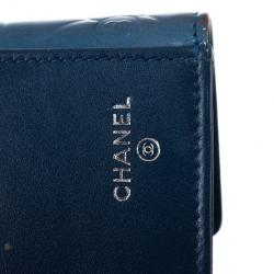 مملوكة مسبقًا Chanel Blue Lambskin Embossed Camellia Wallet