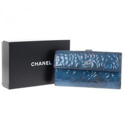 مملوكة مسبقًا Chanel Blue Lambskin Embossed Camellia Wallet