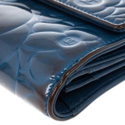 مملوكة مسبقًا Chanel Blue Lambskin Embossed Camellia Wallet
