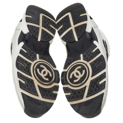 Pre Owned حذاء رياضي شانيل سويدي وساتان ثلاثي اللون CC عنق منخفض مقاس 39 