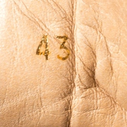 مملوكة مسبقًا حذاء رياضي كريستيان لوبوتان لوي جونيور سبايكز جلد أبيض مقاس 43