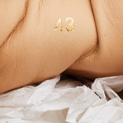 مملوكة مسبقًا Christian Louboutin Multicolor Woven Leather and Suede Louis Junior Spikes Low Top Sneakers Size 43