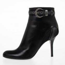 مملوكة مسبقًا Christian Dior Black Leather Buckle Ankle Boots Size 40