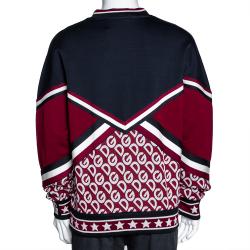 مملوكة مسبقًا سويت شيرت دولتشي أند غابانا برقبة مستديرة جيرسيه مطبوع دي جي مانيا متعدد الألوان مقاس إيطالي 50