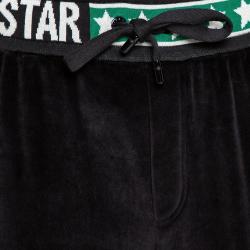 مملوكة مسبقًا بنطلون رياضي دولتشي أند غابانا مزين بتريكو مرن قطن مطبوع دي جي مانيا أسود مقاس إيطالي 46