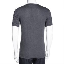 Pre Owned تي شيرت دولتشي أند غابانا قطن رصاصي بلوحة الشعار رقبة حرف في مقاس إيطالي 46