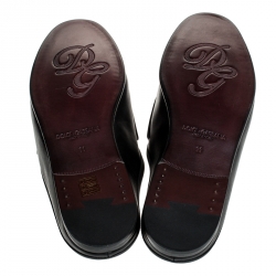 Pre Owned صندل سليب أون دولتشي أند غابانا شعار جلد مطرز أسود مقاس 45