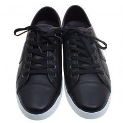 مملوكة مسبقًا حذاء رياضي دولتشي آند غابانا جلد أسود رقبة منخفضة مزين بالشعار المطلي مقاس 43.5