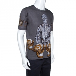 مملوكة مسبقًا تي شيرت دولتشي أند غابانا رقبة مستديرة قطن طباعة Knight  رمادي S