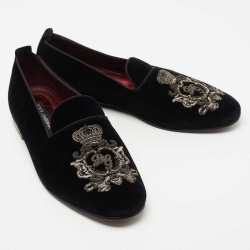 Pre Owned Dolce & Gabbana Black Velvet Crest Bead Embroidered Loafers Size 43 
