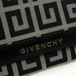 مملوكة مسبقًا Givenchy Signature Wallet