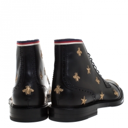 Pre Owned بوت كاحل غوتشي بروغ جلد نقش نجمة ونحلة ذهبي / اسود مقاس 44