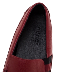 Gucci Red Textured Leather Web Detail New Praga Slip On Loafers Size 40