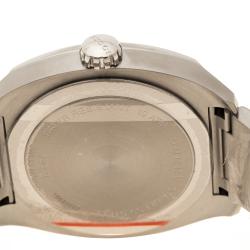 Pre Owned Gucci Black Stainless Steel 142.2 Men's Wristwatch 44 mm