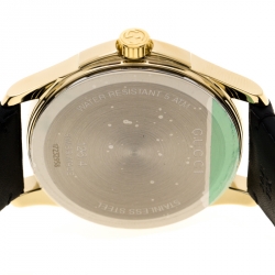 Gucci Silver Gold Plated Stainless Steel G-Timeless 126.4 Women's Wristwatch 38 mm
