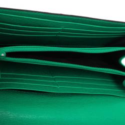 مملوكة مسبقًا Gucci Seafoam Leather Continental Wallet With Horsebit