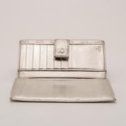 مملوكة مسبقًا Gucci Silver Guccissima Continental Wallet 
