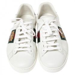 مملوكة مسبقًا حذاء رياضي غوتشي منخفض من أعلى تايغر مطرز أيس جلد أبيض مقاس 42