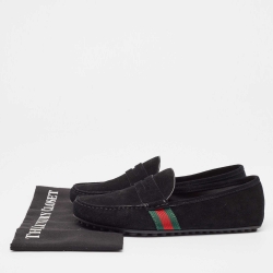 مملوكة مسبقًا Gucci Black Suede Web Low Top Loafers Size 41.5